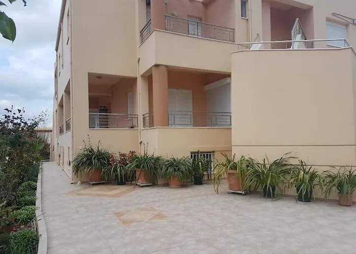 Sofie\'S Garden View Apartment